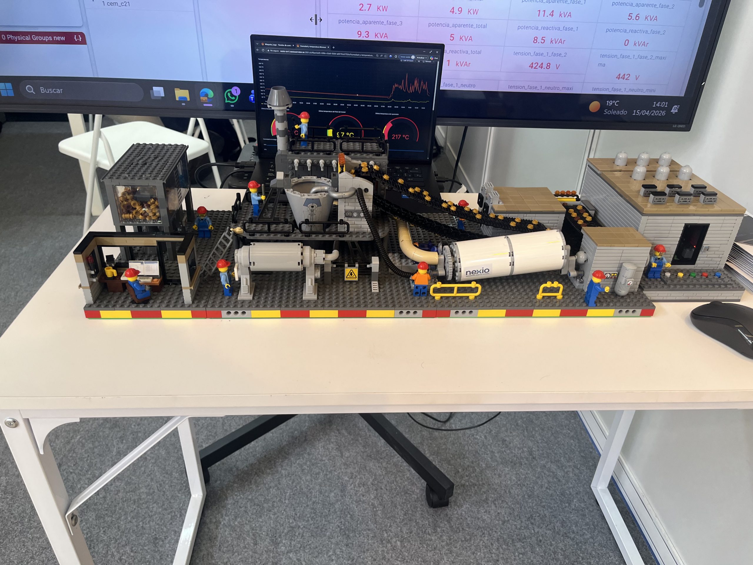 Maqueta planta de áridos con LEGO